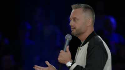 It's 1:56, it's 2:04, 2:13. - Nate Bargatze: Hello World