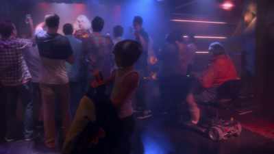 ♪ It's 12 past midnight ♪ - AJ and the Queen
