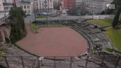 ..its 20,000-capacity amphitheatre, - Roman Megastructures