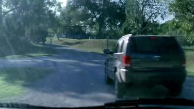It's a 2007 black Jeep.
License plates have been removed. - Prison Break