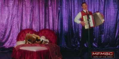 ♪ It's a beautiful night - Ricky Stanicky