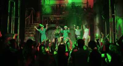 ♪ It's a brand new day ♪
(clapping) - The Toxic Avenger: The Musical