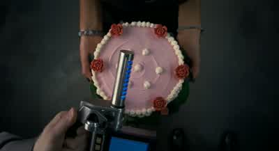 It's a cake. - Men in Black 3