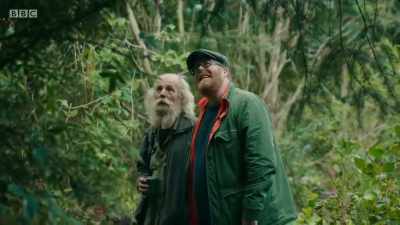 It's a caravan up a tree!
Is it totally safe, Jake? - Frankie Boyle's Tour of Scotland