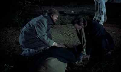It's a coach driver.
He's been dead about half an hour. - Dracula