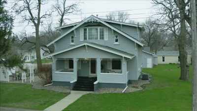 It's a Craftsman style home. - Down Home Fab