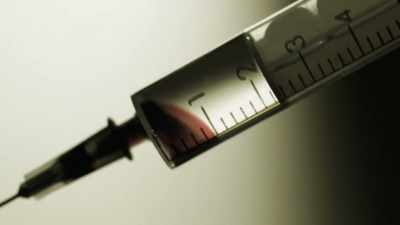 It's a glass syringe,
so when the needle registered, - Inmate #1: The Rise of Danny Trejo