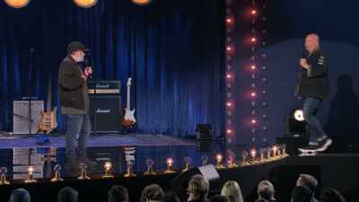 -It's a good crowd, Dave, very good crowd.
-They're awesome. - Bill Burr Presents: Friends Who Kill