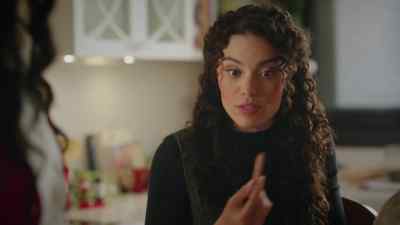 It's... a little unorthodox,
but that's a great idea. - Unwrapping Christmas: Mia's Prince