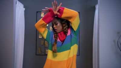 ♪ It's a look, it's a look ♪ - Life-Size 2