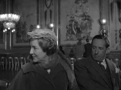-It's a lovely ornament.
-It's on the large side, - Alfred Hitchcock Presents