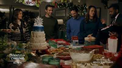 It's a matching set. - The Christmas Promise