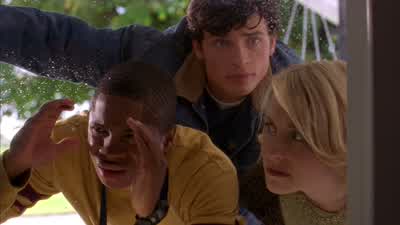It's a mess. - Smallville