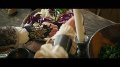 It's a mixture of cabbage, tomatoes, - Time Pirates
