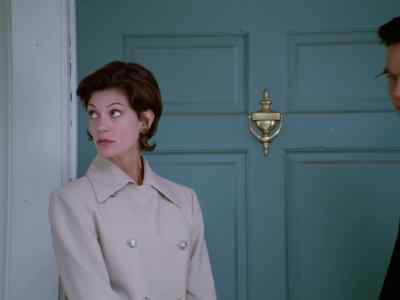 - It's a nice little yard.
- Yeah. It's cute. - Lois & Clark: The New Adventures of Superman