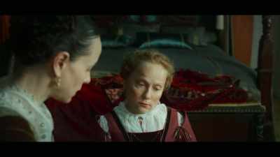 It's a pair of
Cs, for Catherine. - The Serpent Queen