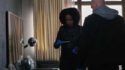 It's a pen gun. - Law & Order: Organized Crime