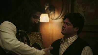 It's a portrait
made from glitter. - What We Do in the Shadows