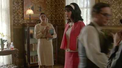It's a prized collie that's been
framed for murder. - Ms Fisher's Modern Murder Mysteries