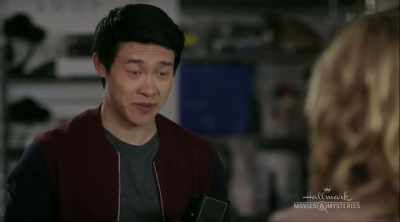 IT'S A REAL BEAUTY, - Garage Sale Mysteries: Picture a Murder