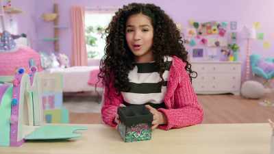 It's a really glittery box.
Should we open it? - Gabby's Dollhouse