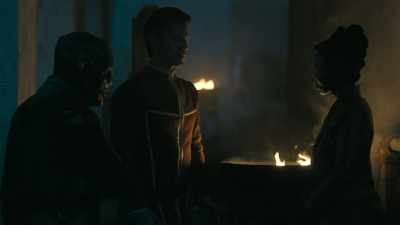 -It's a solid plan, Dessai.
-Ugh. - Vagrant Queen