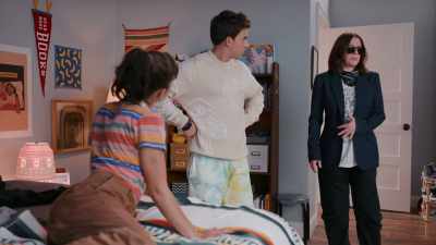 - It's a structured blazer.
Everybody quit tripping. - Crush