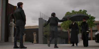 It's a super dangerous welcome home gift. - Vampire Academy