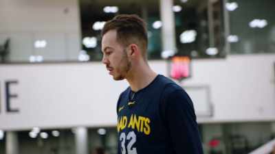 It's a torch, literally a human torch.
Like, it's not surprising at all. - Destination NBA: A G League Odyssey