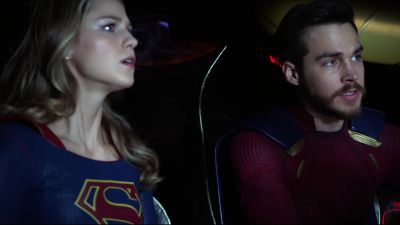 It's a tractor beam. - Supergirl