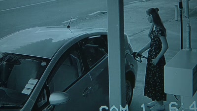 - It's a two-hour window.
How far can they get without a car.
- Round here? Not very far. - The Gone