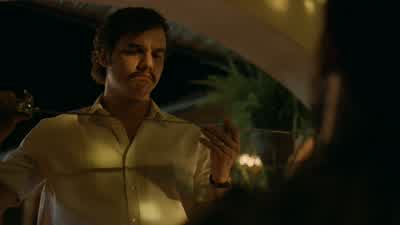It's a very beautiful gift. - Narcos