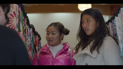 It's a very gorgeous long-sleeved kimono. - Chasing Waves