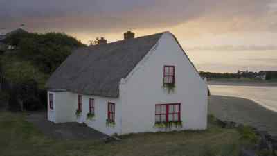 It's a well-loved home,
owned by the same family - 'Tis the Season to Be Irish