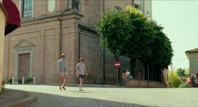 It's about drink time. Let's go here. - Call Me by Your Name