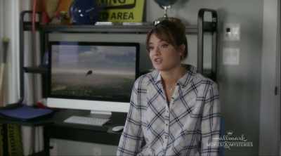 IT'S ABOUT THIS GUY
WHO KILLS HIS ROOMMATE - Garage Sale Mysteries: Picture a Murder