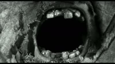 It's alive. - Van Helsing