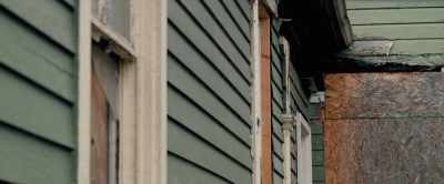 It's all boarded up,
and it has, like, this wrap on her. - The Minimalists: Less Is Now
