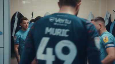 It's all you got to do. Boys!
Close the circle, let's go. - Mission to Burnley
