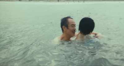 It's all right. All men like boobs. - Shoplifters