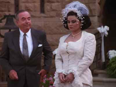 It's all right, Myrtle. - Lois & Clark: The New Adventures of Superman