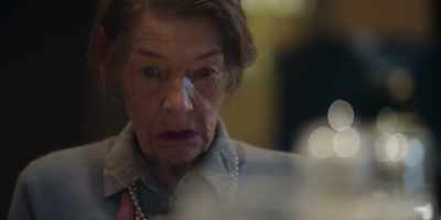 It's all stuck in here. - Elizabeth Is Missing