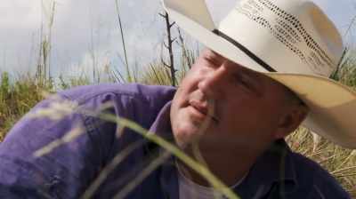 IT'S ALL THERE.
IT'S EVEN GOT NATURAL WEAR - Dino Hunters