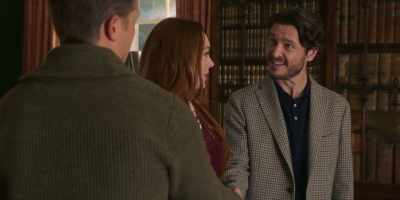 - It's always nice to meet a fan.
- Yes, I'm sure it is. - Irish Wish
