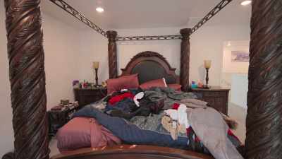 -It's an absolute disaster.
-[Mike] Can the bed get any bigger? - How To Build a Sex Room