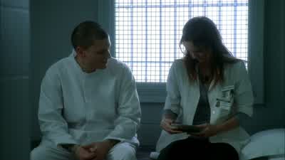 It's an ashtray. - Prison Break