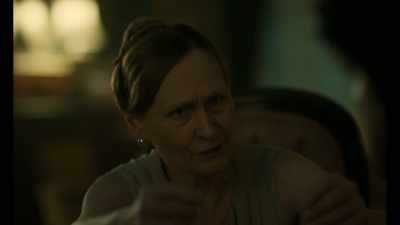 It's an heirloom.
- Put it on. - Anne Rice's Mayfair Witches