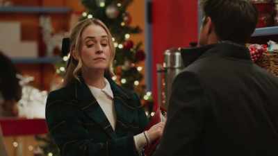 It's an interesting thought,
but I want to be romantic. - Engaged by Christmas