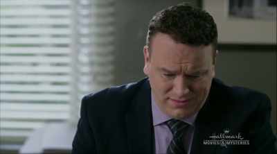 IT'S AN ODD ANGLE,
BUT THAT IS LARRY BRADY, - Garage Sale Mysteries: Picture a Murder