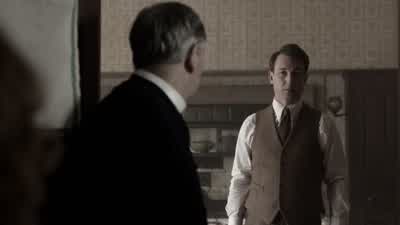It's an old house. - Outlander
